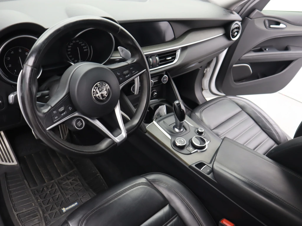 Alfa Romeo Stelvio  - изображение 7