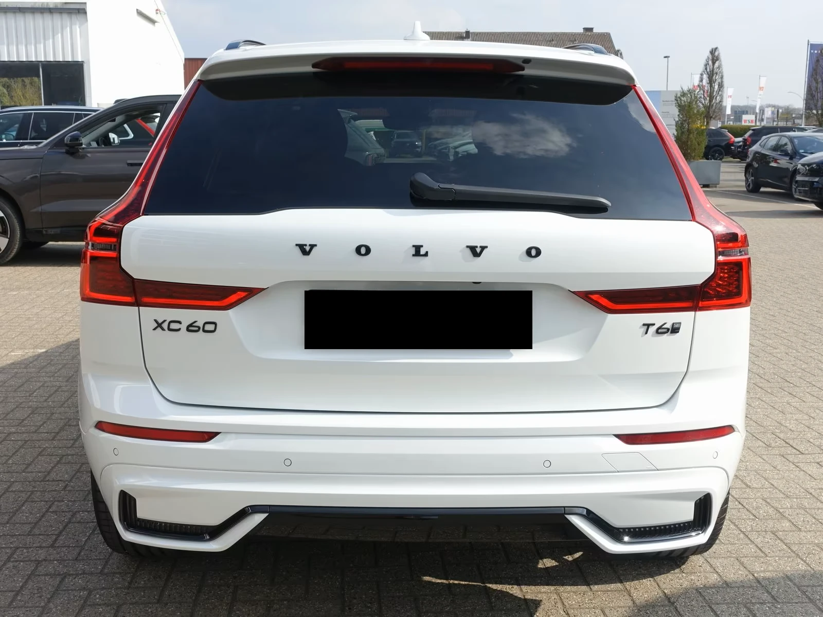 Volvo XC60 T6* AWD* BLACK EDTITION* PLUG-IN* DISTR* KEYLESS* , снимка 3 - Автомобили и джипове - 53958317