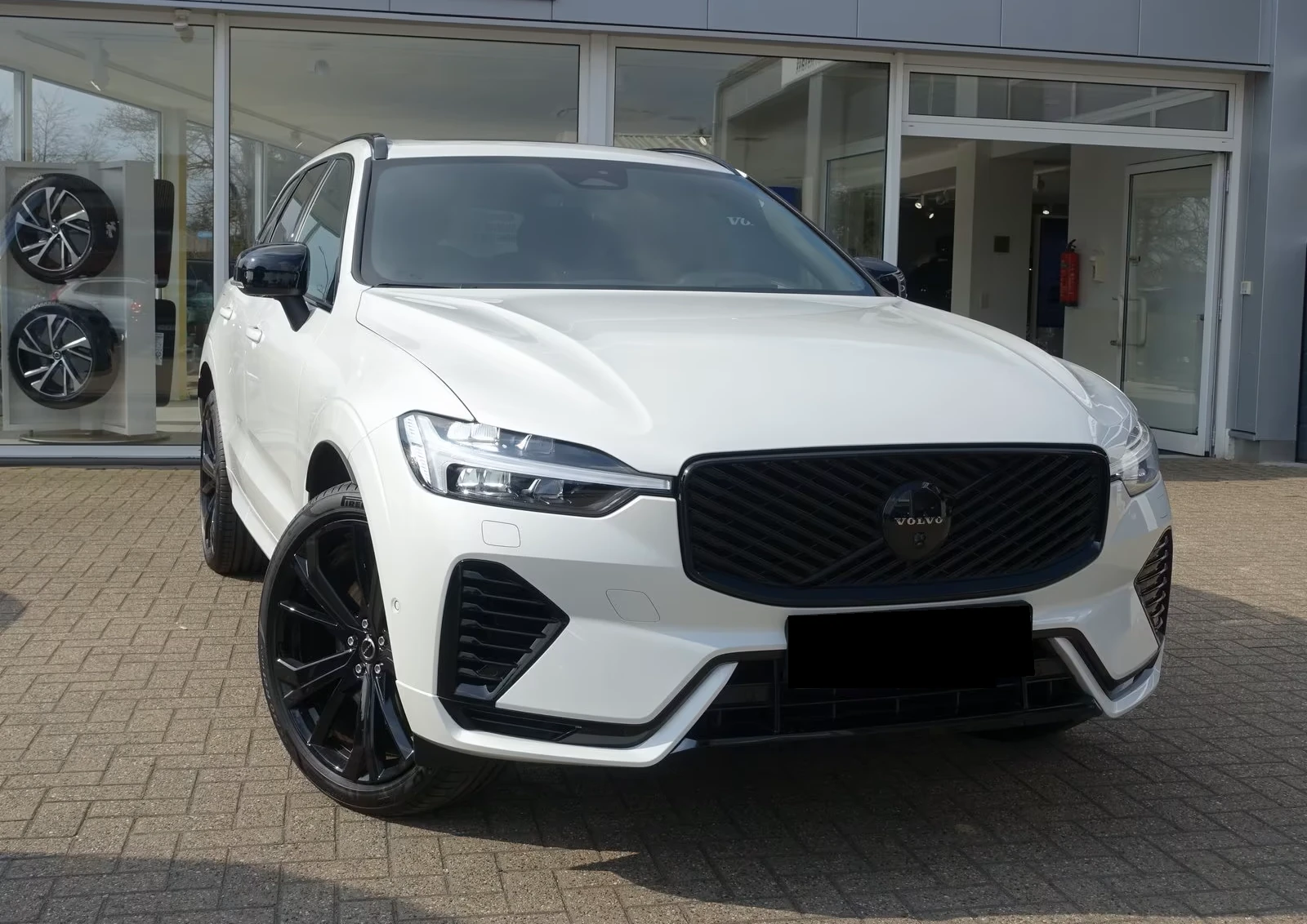 Volvo XC60 T6* AWD* BLACK EDTITION* PLUG-IN* DISTR* KEYLESS*  | Auto.bg — изображение 1