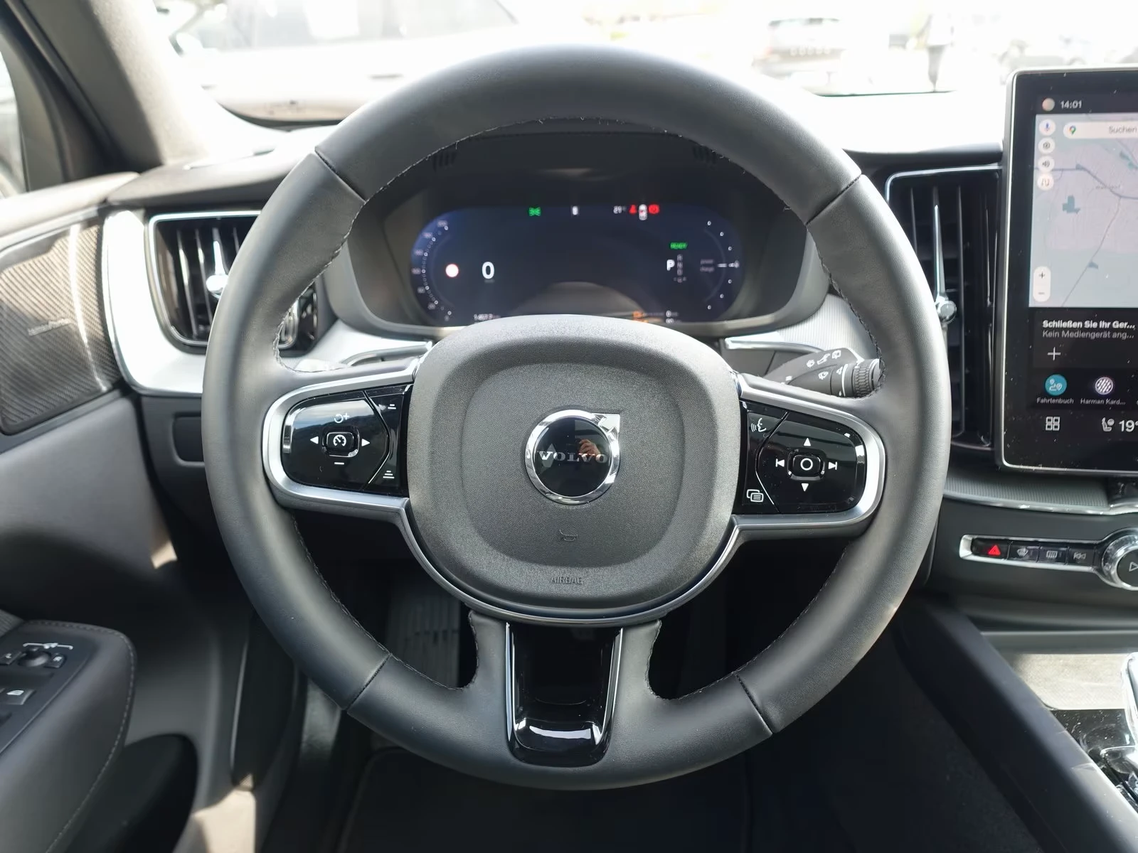 Volvo XC60 T6* AWD* BLACK EDTITION* PLUG-IN* DISTR* KEYLESS* , снимка 8 - Автомобили и джипове - 53958317