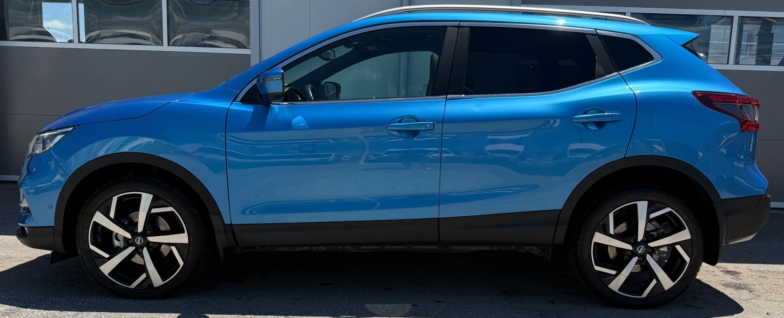 Nissan Qashqai 32467km 1.3DIG-T-159к.с-EURO 6-АВТОМАТИК, снимка 2 - Автомобили и джипове - 54960055