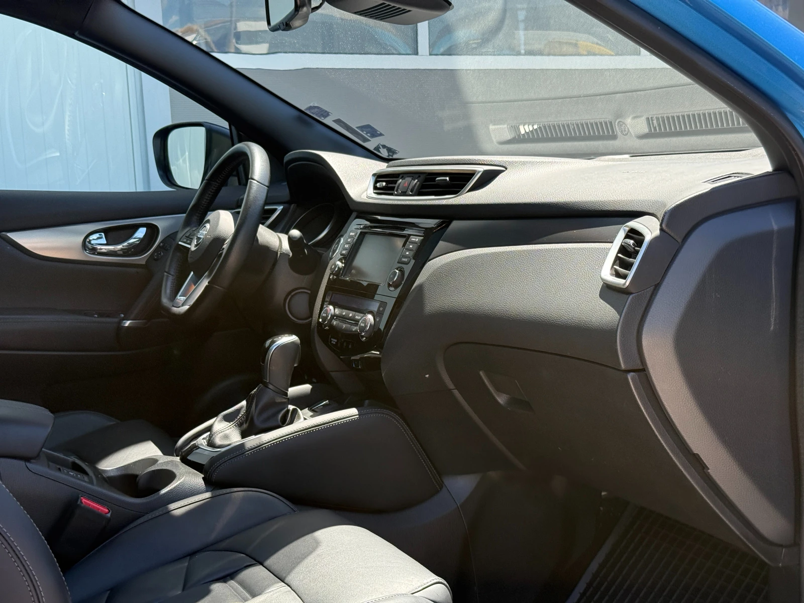 Nissan Qashqai 32467km 1.3DIG-T-159к.с-EURO 6-АВТОМАТИК, снимка 15 - Автомобили и джипове - 54960055