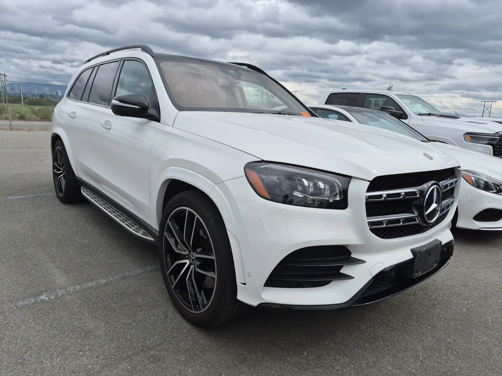 Mercedes-Benz GLS 450 AMG * 5+ 1 * ОБДУХВАНЕ * BURMESTER * CARFAX * , снимка 2 - Автомобили и джипове - 56003350