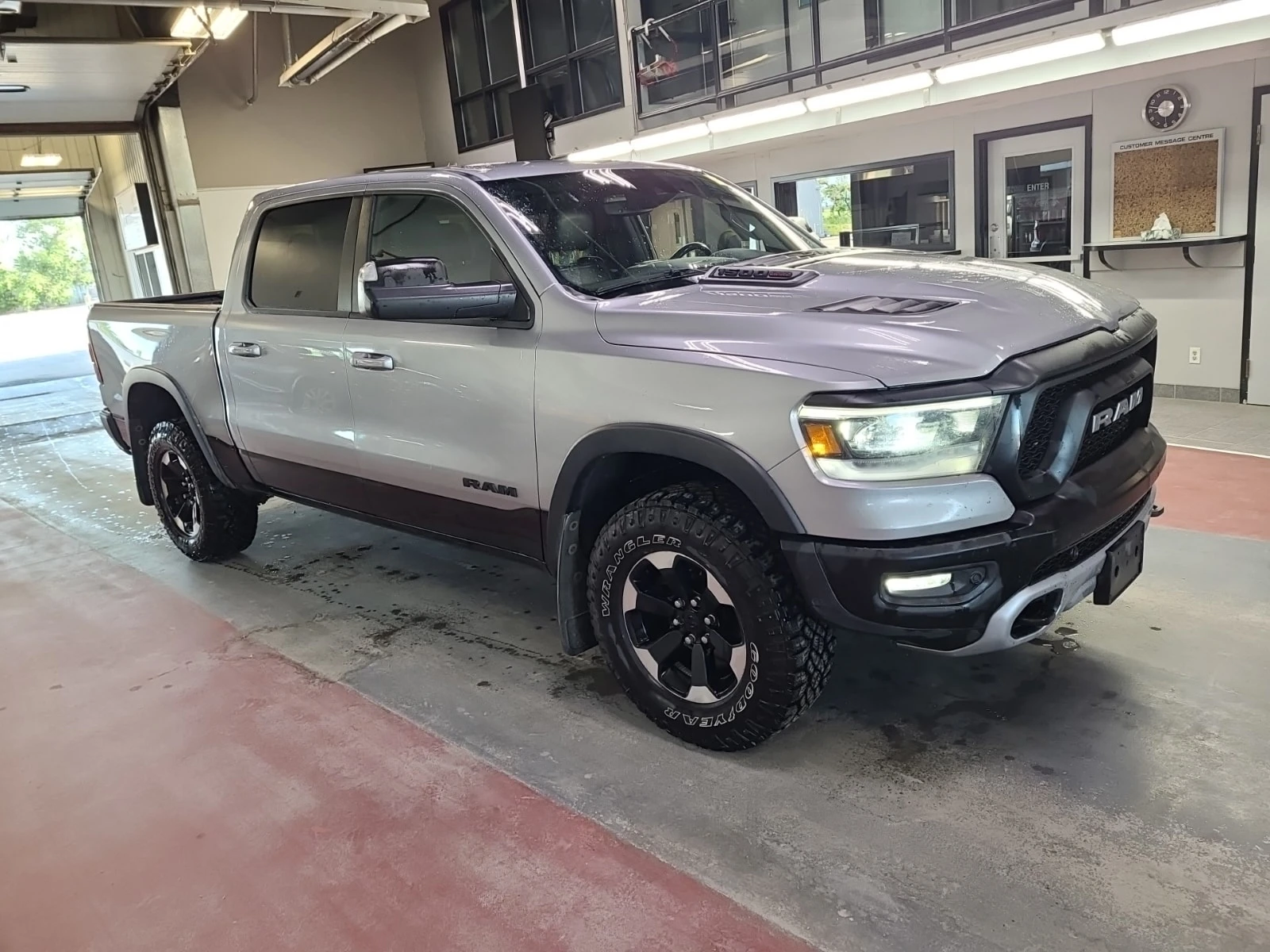 Dodge RAM 1500 3.0 DIESEL * REBEL CREW CAB SHORT BED * CARFAX * , снимка 2 - Автомобили и джипове - 56013650