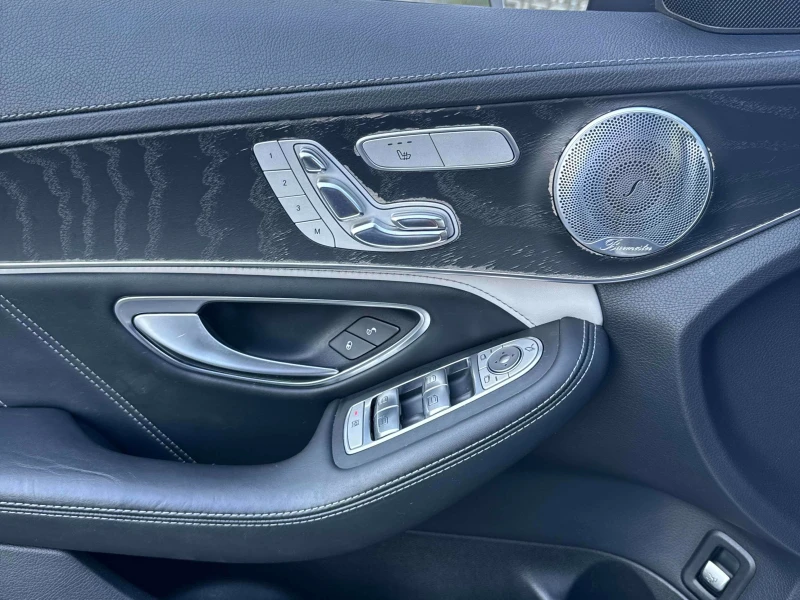 Mercedes-Benz C 63 AMG S * * CARFAX * * АВТО КРЕДИТ * * , снимка 13 - Автомобили и джипове - 52708195