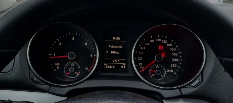 VW Golf 2.0TDI ИТАЛИЯ, снимка 11 - Автомобили и джипове - 52809648