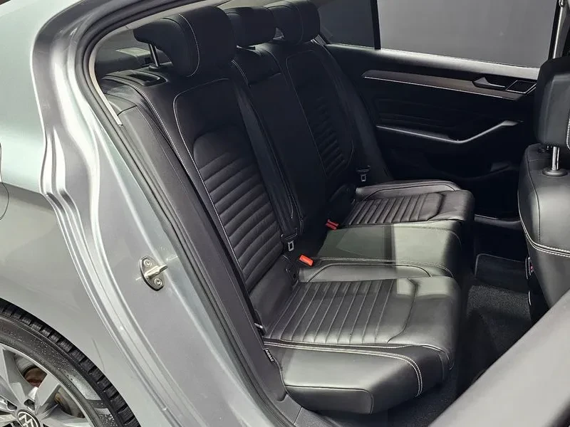 VW Passat 2.0 Tdi Prestige, снимка 11 - Автомобили и джипове - 55562266