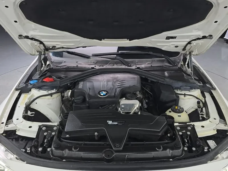 BMW 320 i - САМО 30% АВАНС, снимка 17 - Автомобили и джипове - 56304559