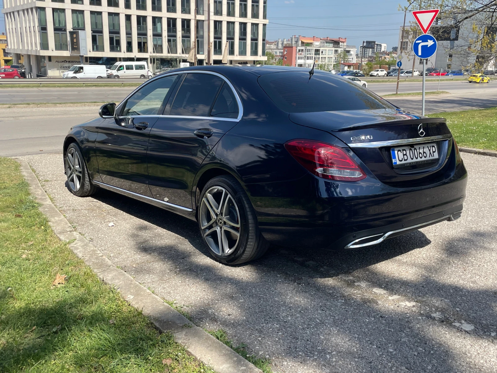 Mercedes-Benz C 300 Седан - изображение 6