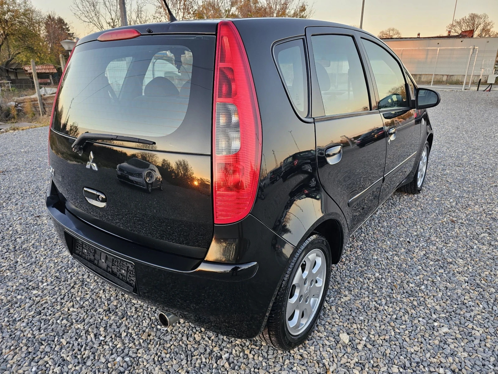 Mitsubishi Colt 1.3i 95k.s - изображение 5