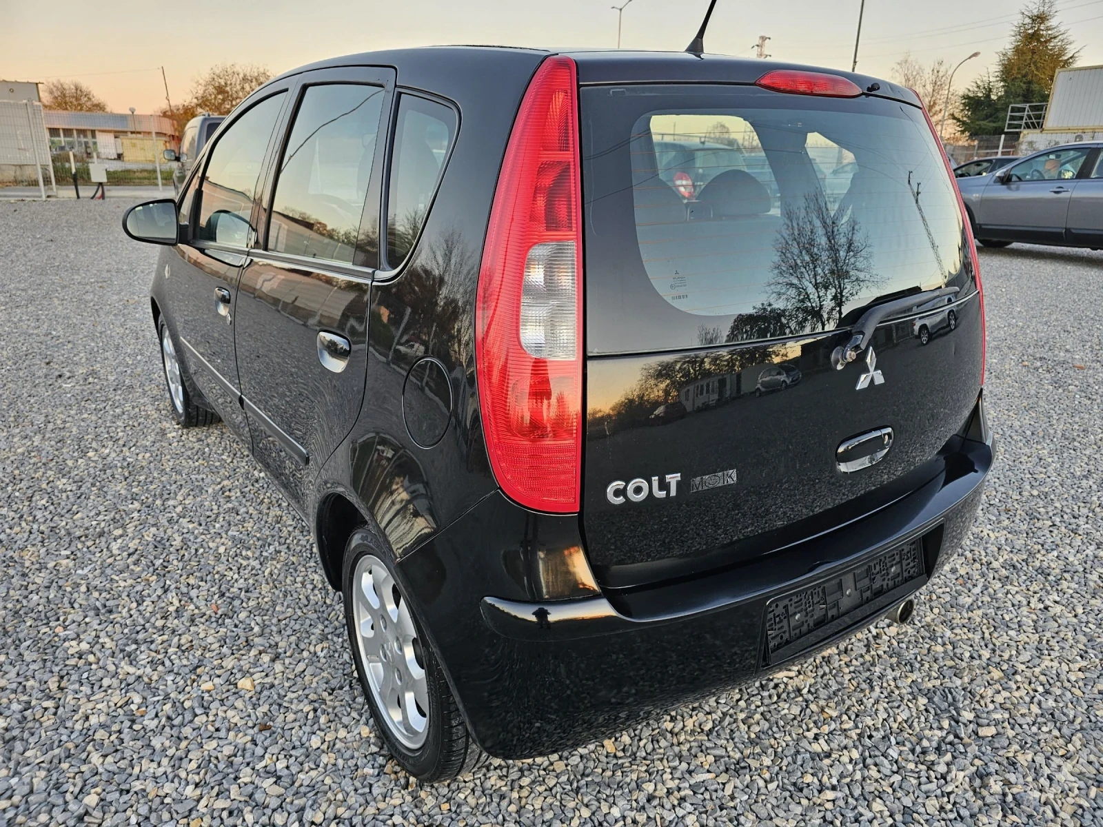 Mitsubishi Colt 1.3i 95k.s - изображение 6