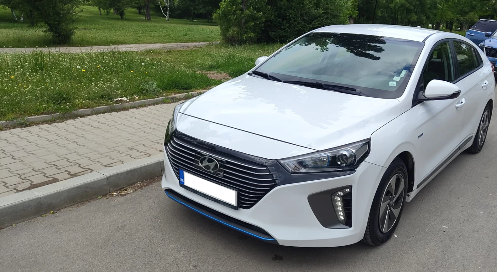 Hyundai Ioniq Hybrid - изображение 2