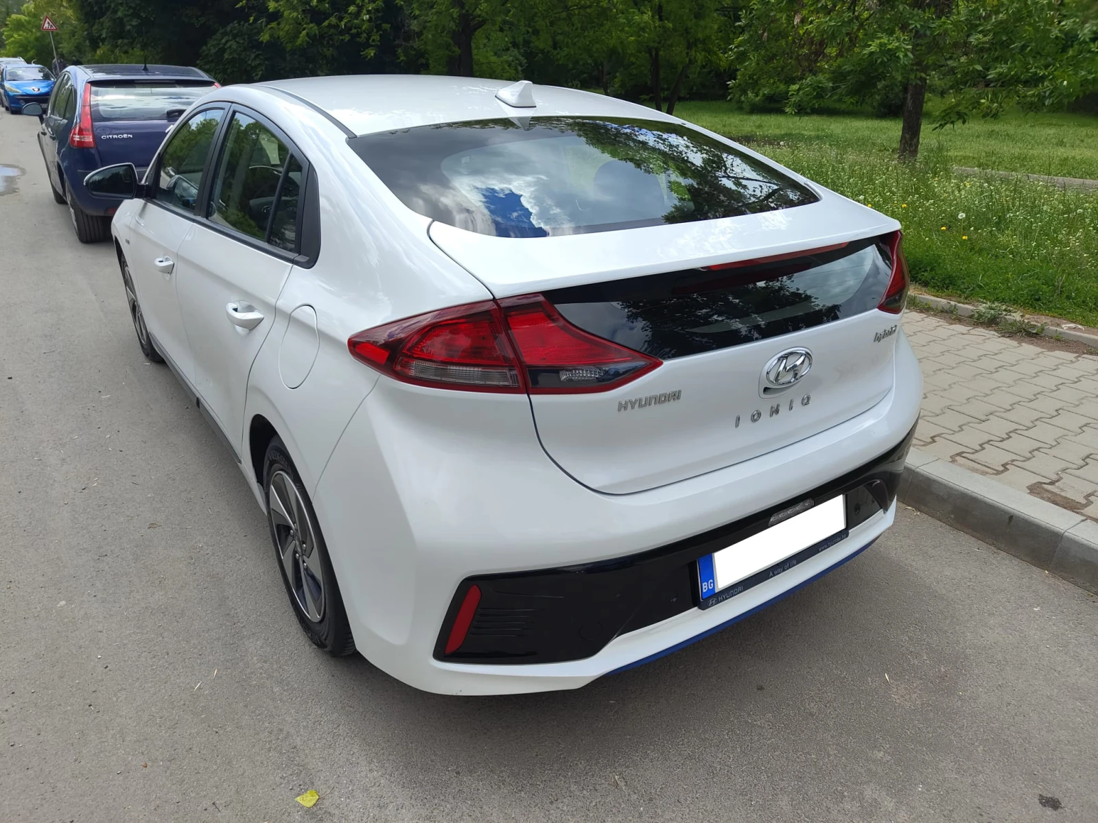 Hyundai Ioniq Hybrid - изображение 3