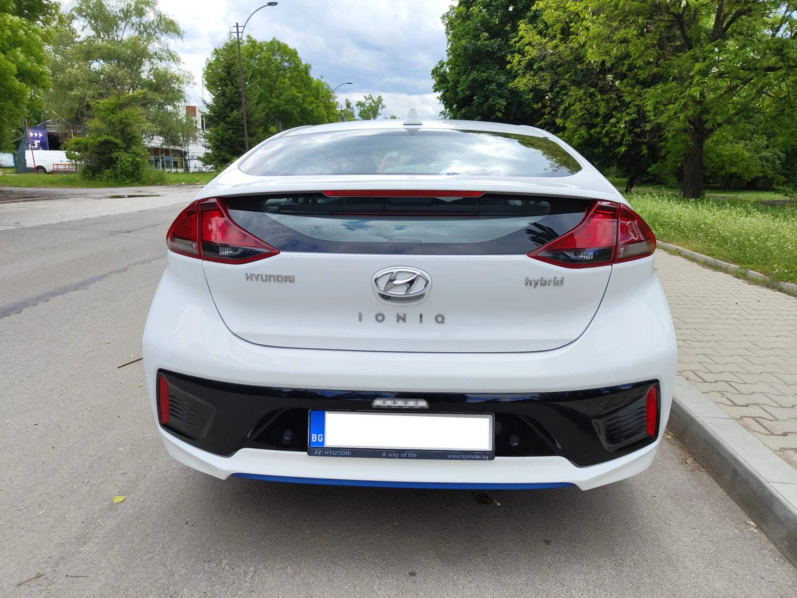 Hyundai Ioniq Hybrid - изображение 4
