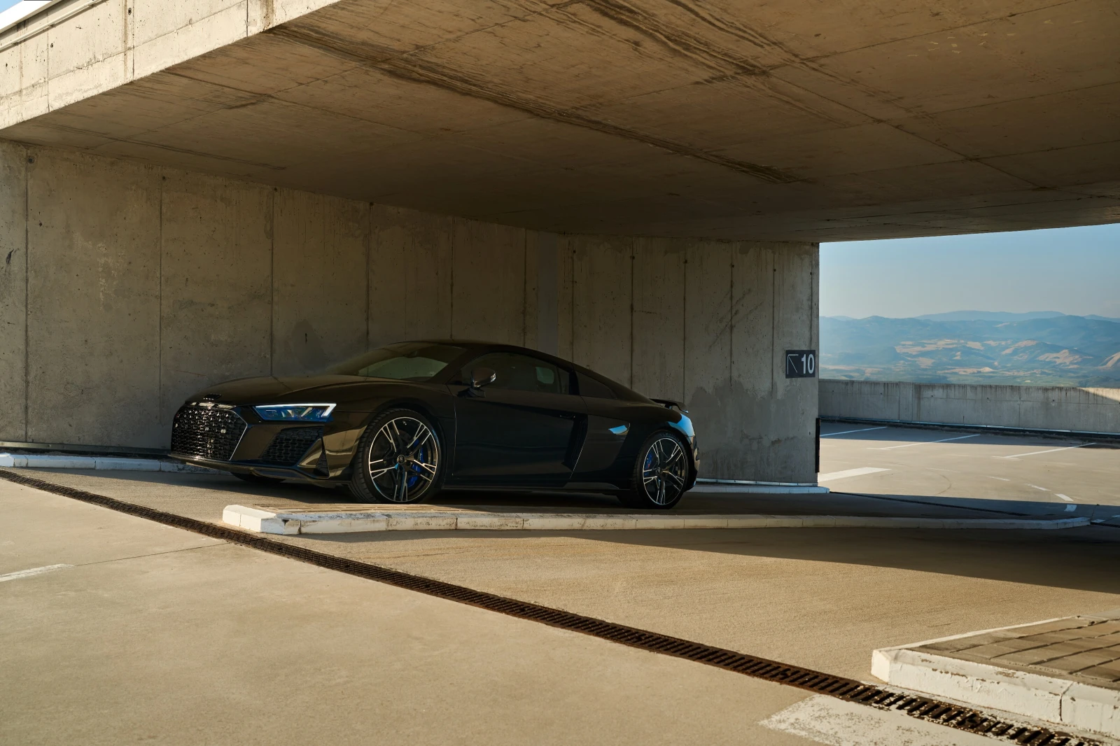 Audi R8 PERFOORMANCE - изображение 2