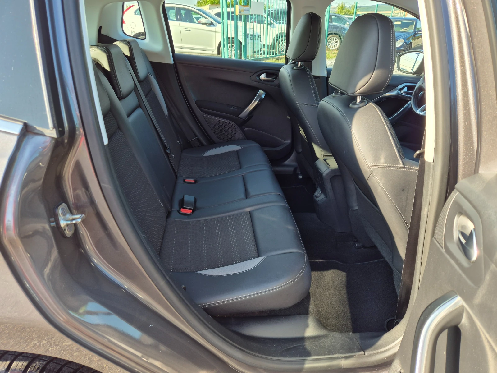 Peugeot 2008 1.6HDI - изображение 10