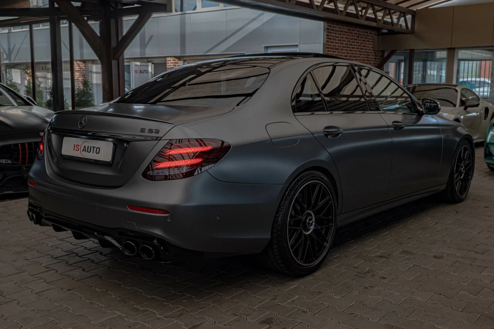Mercedes-Benz E 53 AMG 4Matic+ /HuD/Burm/Обдухване/Карбон/AIR Matic/ - изображение 6