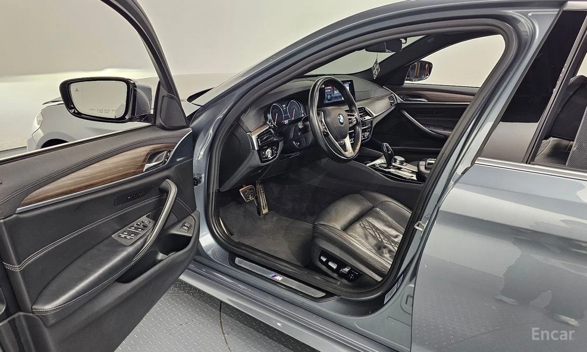 BMW 530 xDrive M Sport Plus* HEAD-UP* 360 CAM* ОБДУХВАНЕ* , снимка 6 - Автомобили и джипове - 53903498