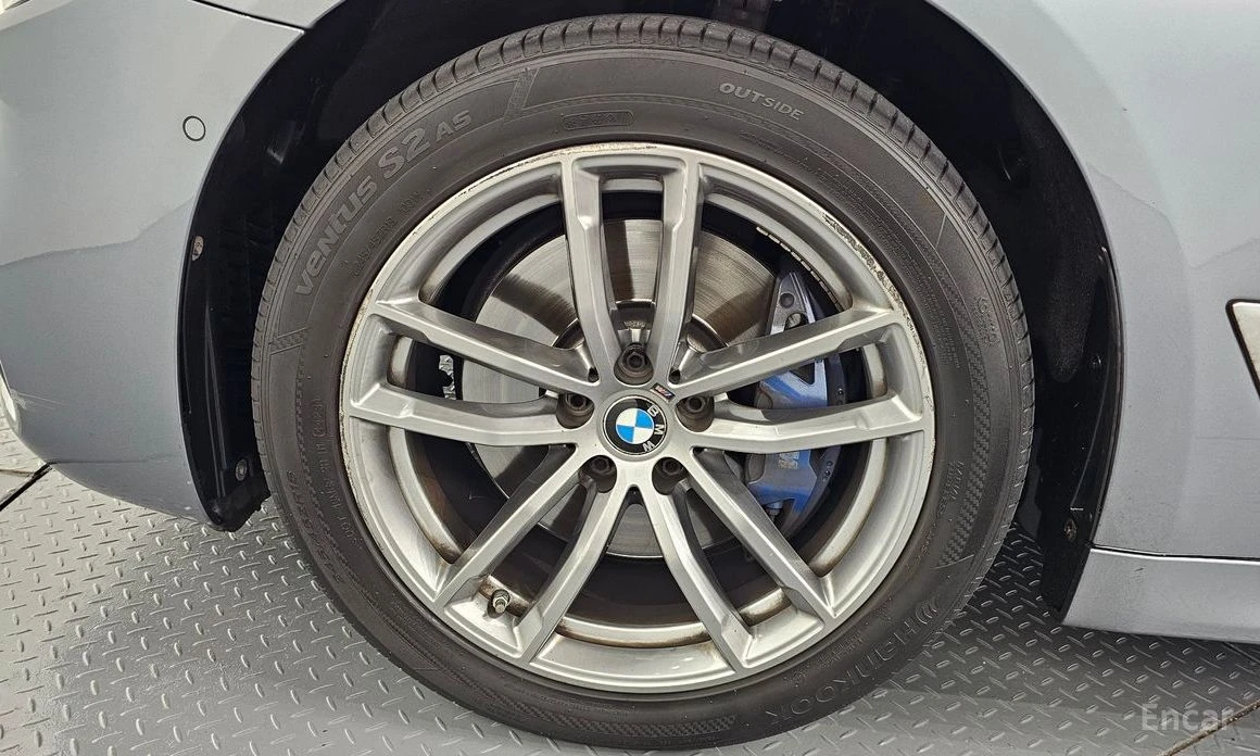 BMW 530 xDrive M Sport Plus* HEAD-UP* 360 CAM* ОБДУХВАНЕ* , снимка 5 - Автомобили и джипове - 53903498