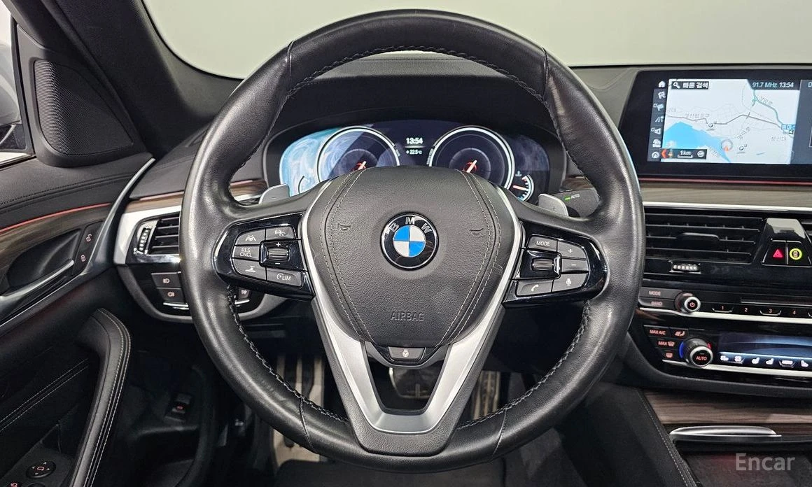 BMW 530 xDrive M Sport Plus* HEAD-UP* 360 CAM* ОБДУХВАНЕ* , снимка 9 - Автомобили и джипове - 53903498