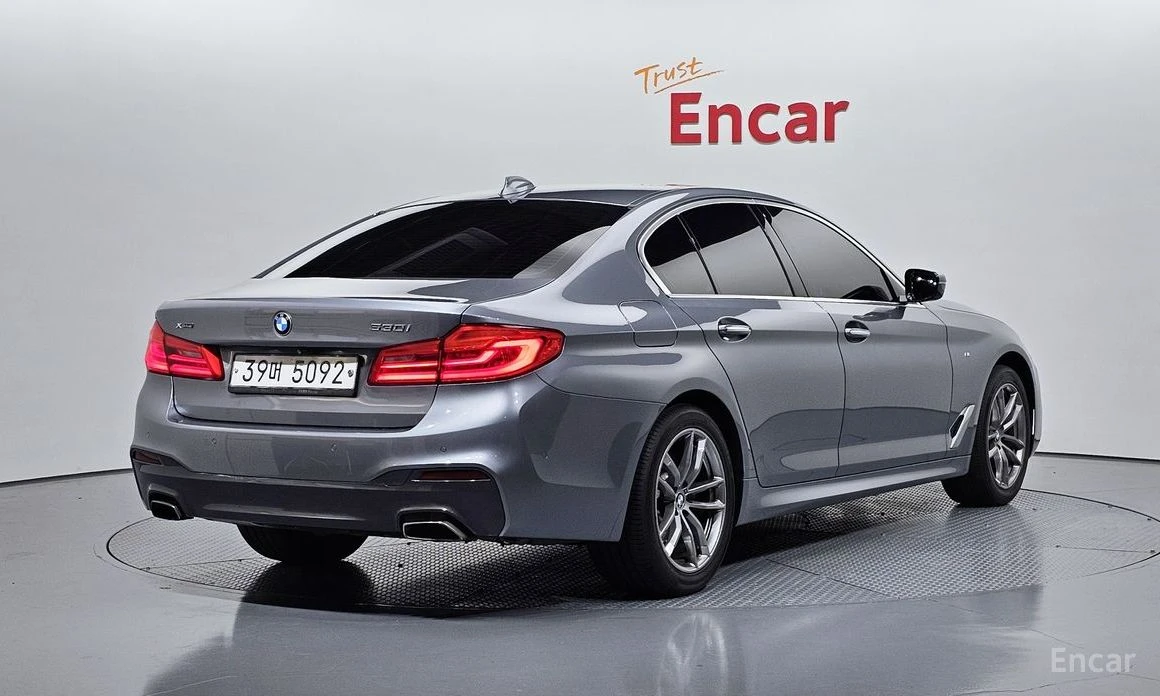 BMW 530 xDrive M Sport Plus* HEAD-UP* 360 CAM* ОБДУХВАНЕ* , снимка 4 - Автомобили и джипове - 53903498