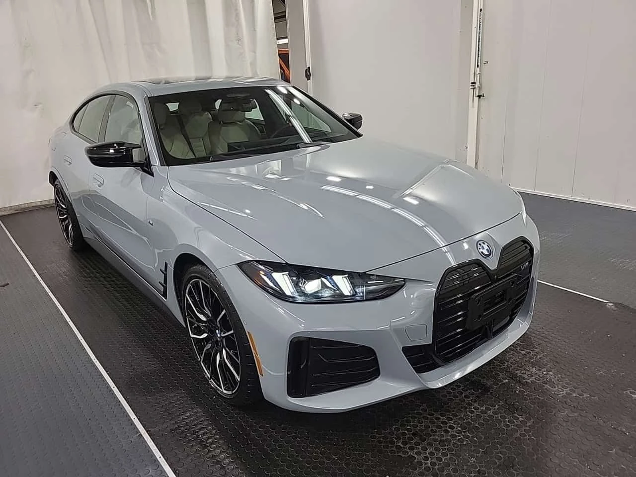 BMW i4 M50 XDRIVE/360/DISTRONIC/ЛАЗЕРИ/HARMAN KARDON, снимка 2 - Автомобили и джипове - 54060729