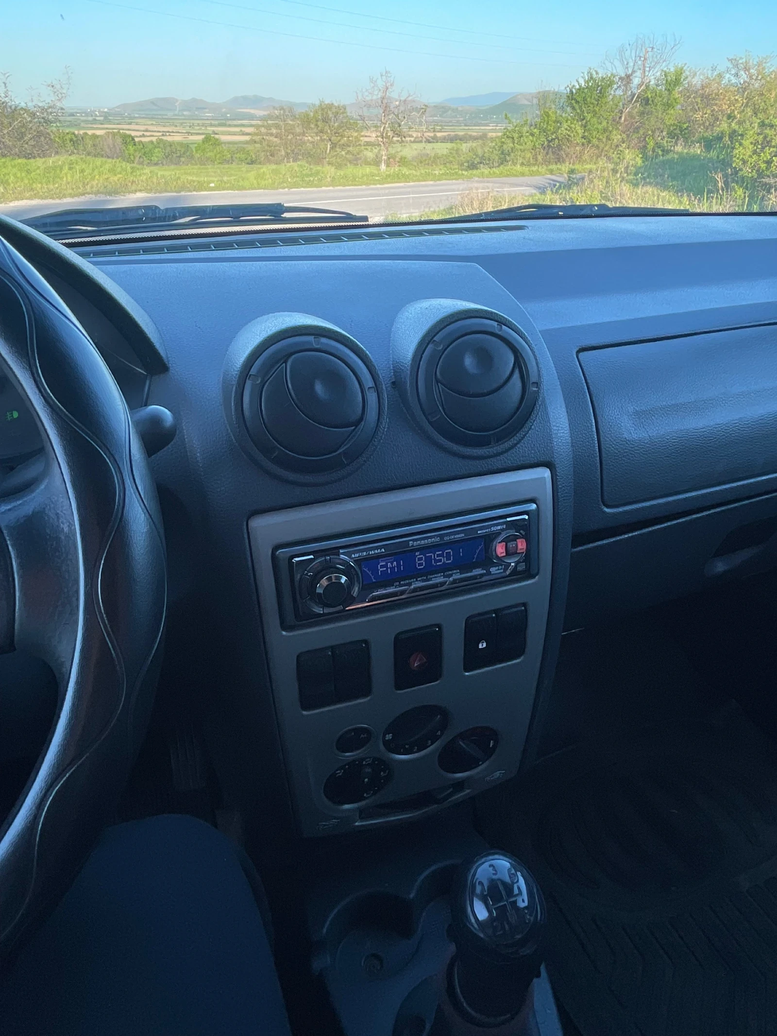 Dacia Logan, снимка 12 - Автомобили и джипове - 54331697