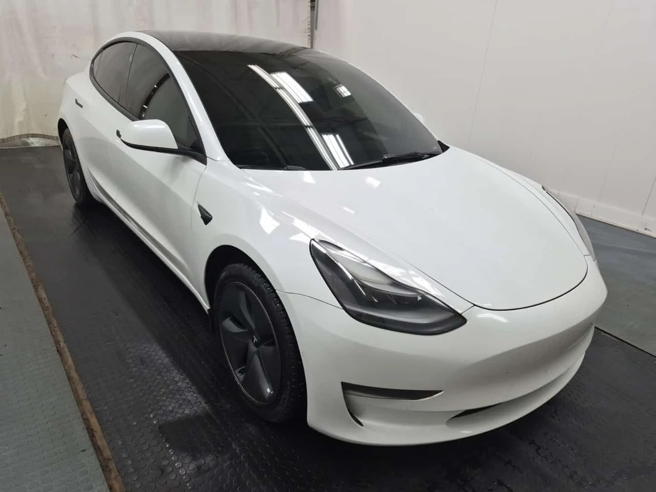 Tesla Model 3 * LONG RANGE * ПОДГРЕВИ * ПАНО * KEYLESS * CARFAX, снимка 2 - Автомобили и джипове - 54820142