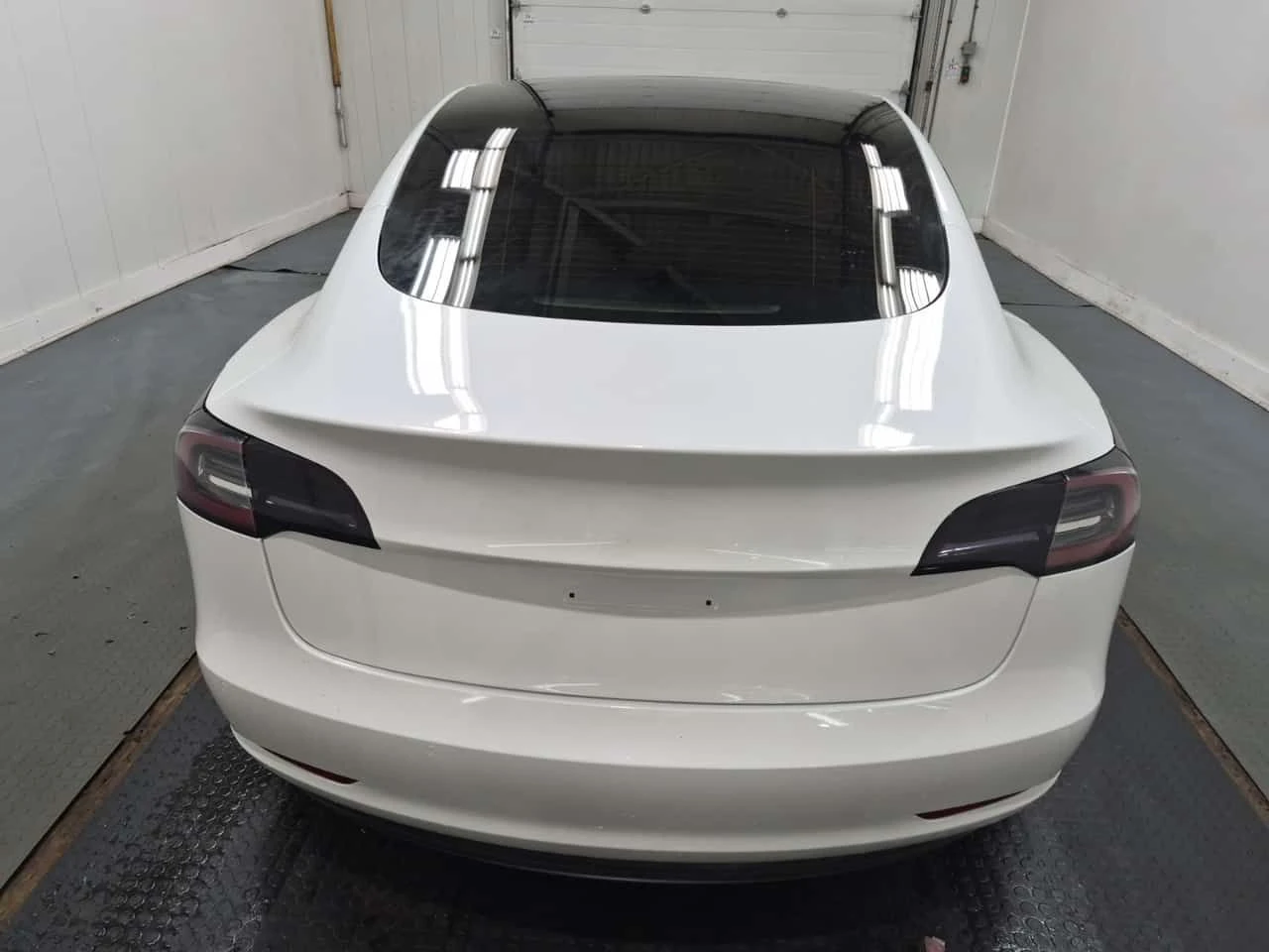 Tesla Model 3 * LONG RANGE * ПОДГРЕВИ * ПАНО * KEYLESS * CARFAX, снимка 17 - Автомобили и джипове - 54820142