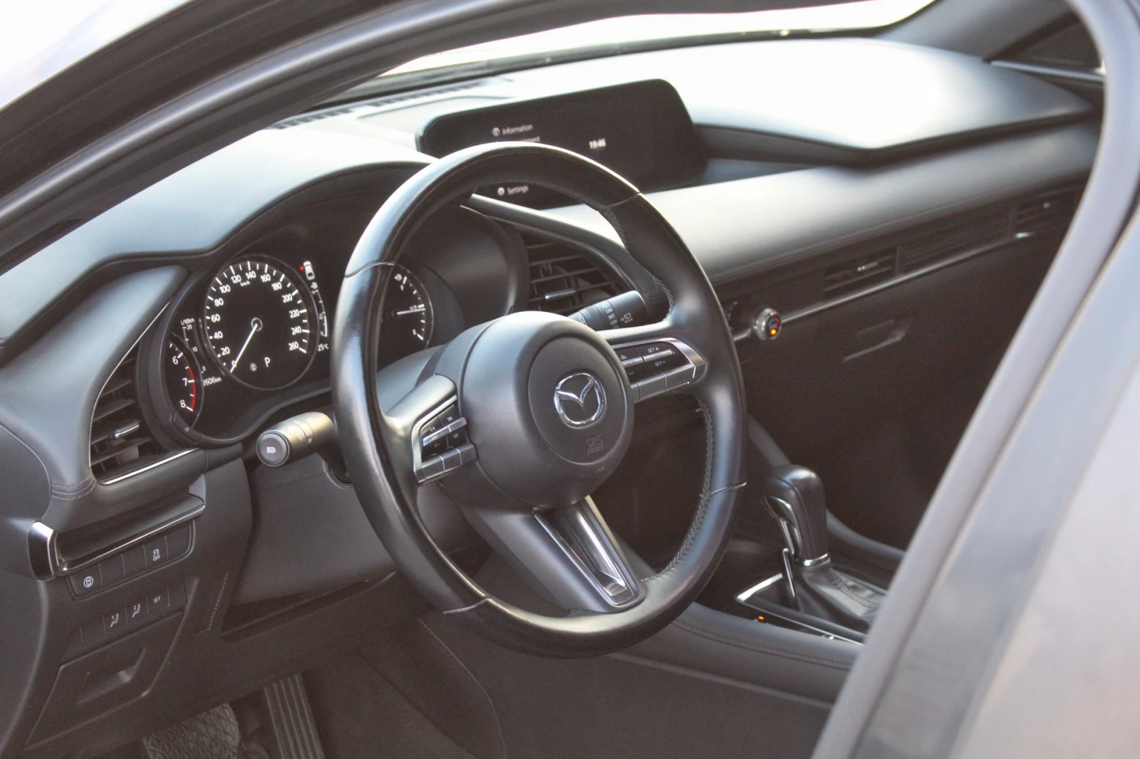 Mazda 3 32000 км!!!, снимка 11 - Автомобили и джипове - 55522663