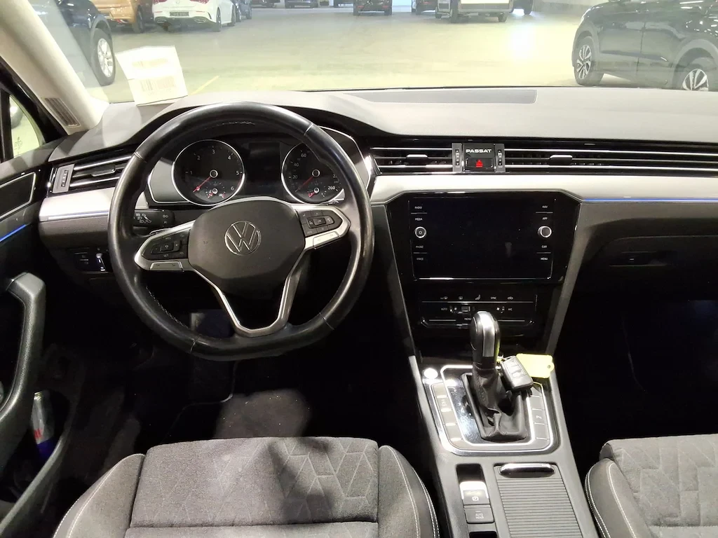 VW Passat 2.0 TDI Style Business / Auto / Navi, снимка 5 - Автомобили и джипове - 55724789