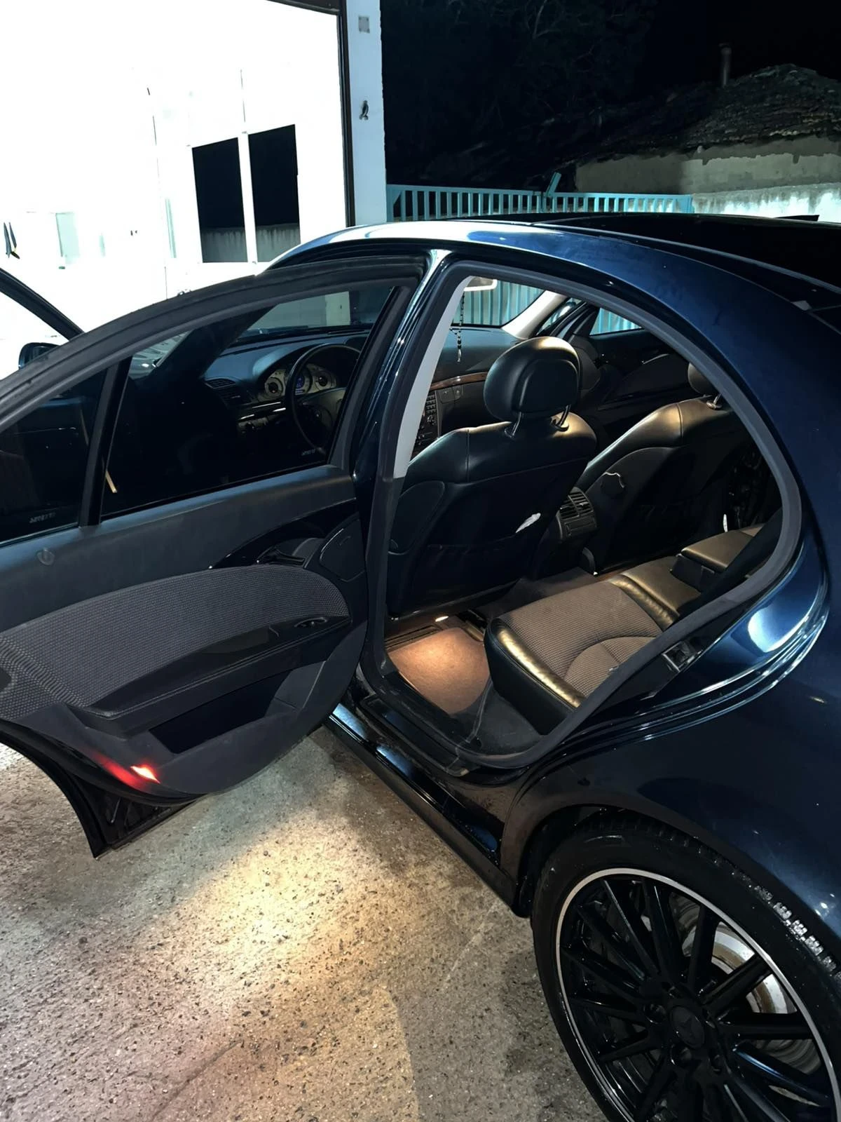 Mercedes-Benz E 270, снимка 12 - Автомобили и джипове - 55854106