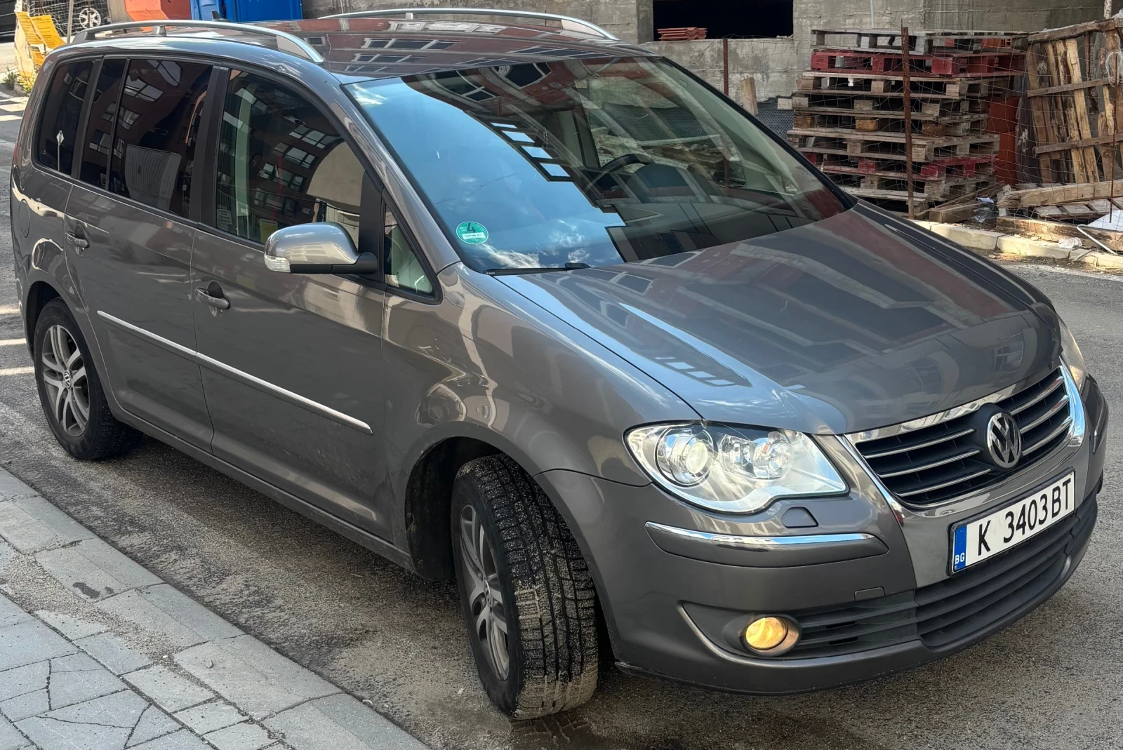 VW Touran, снимка 4 - Автомобили и джипове - 56185261