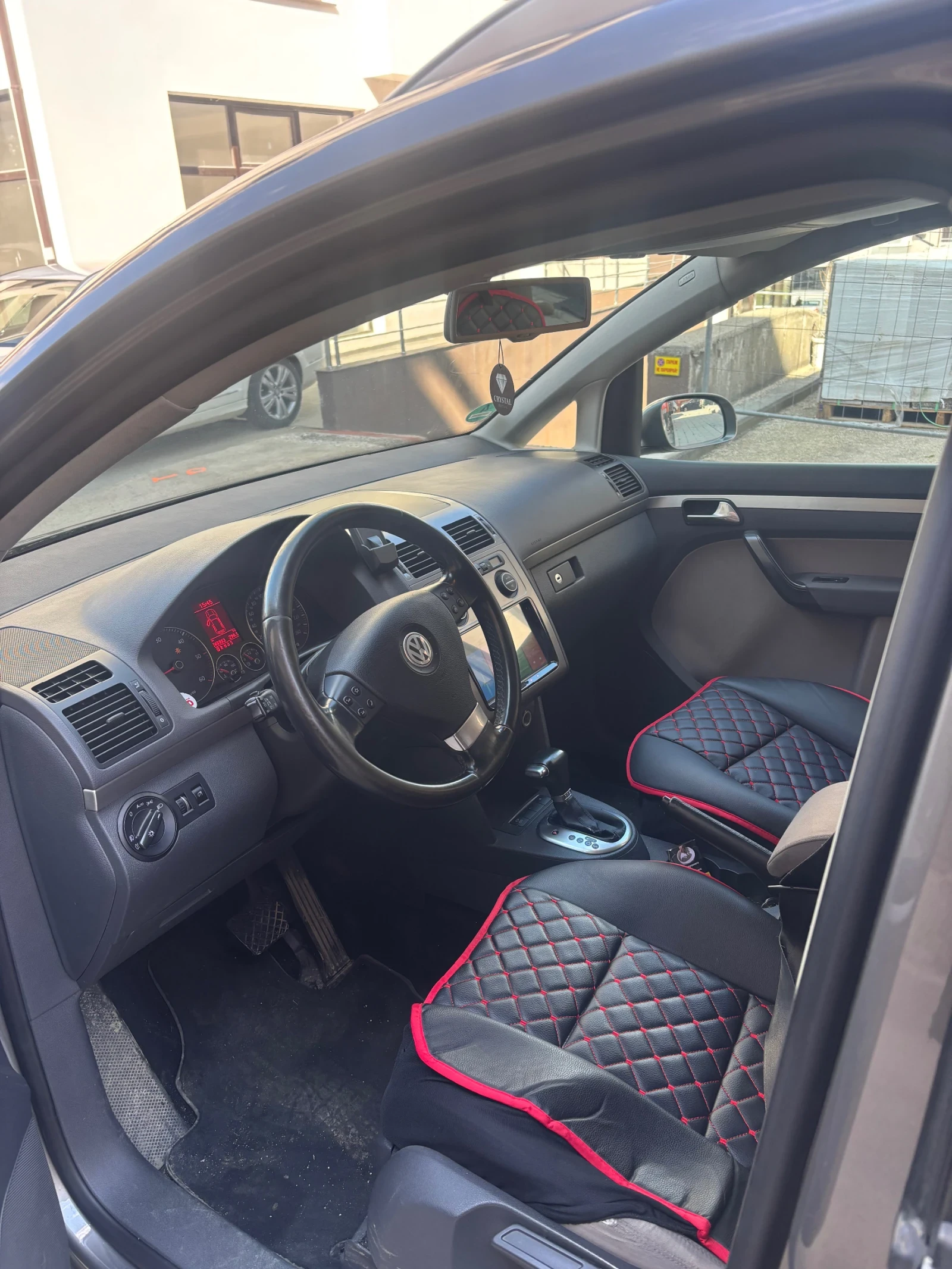 VW Touran, снимка 6 - Автомобили и джипове - 56185261