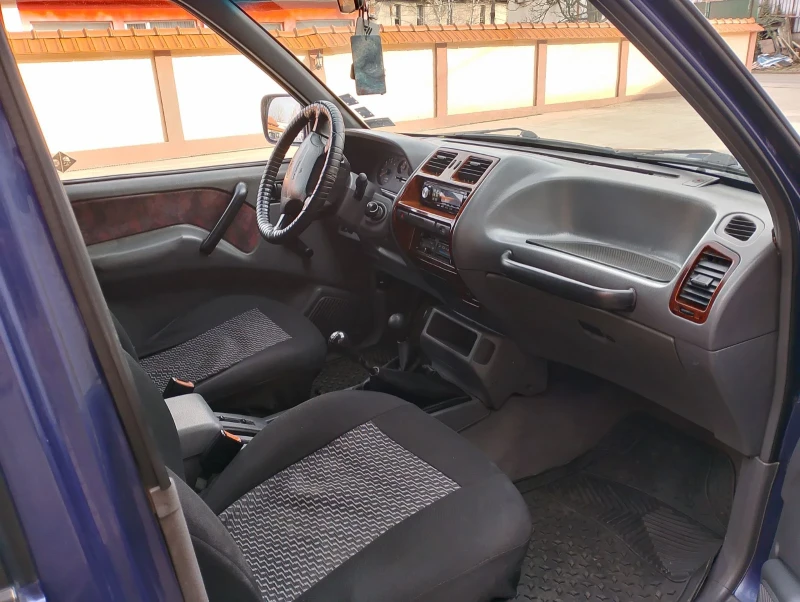 Nissan Terrano, снимка 7 - Автомобили и джипове - 49485185