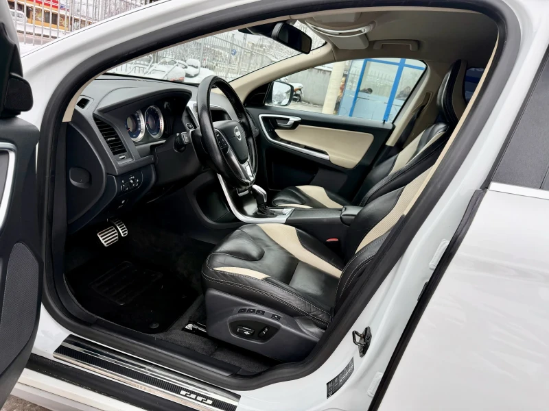 Volvo XC60 Crystal* R Design* D5* 4x4* Xenon* Automat* Navi* , снимка 7 - Автомобили и джипове - 53329068