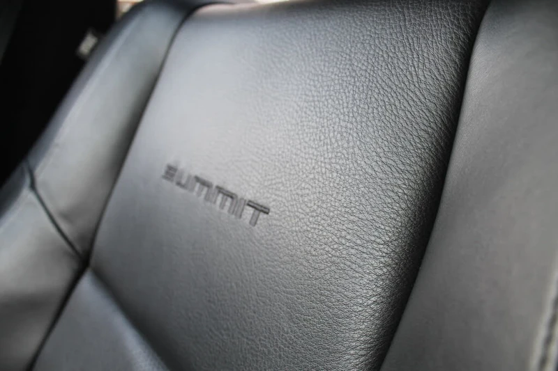 Jeep Grand cherokee 5.7 V8 HEMI * * CARFAX * * АВТО КРЕДИТ * * , снимка 13 - Автомобили и джипове - 53407797