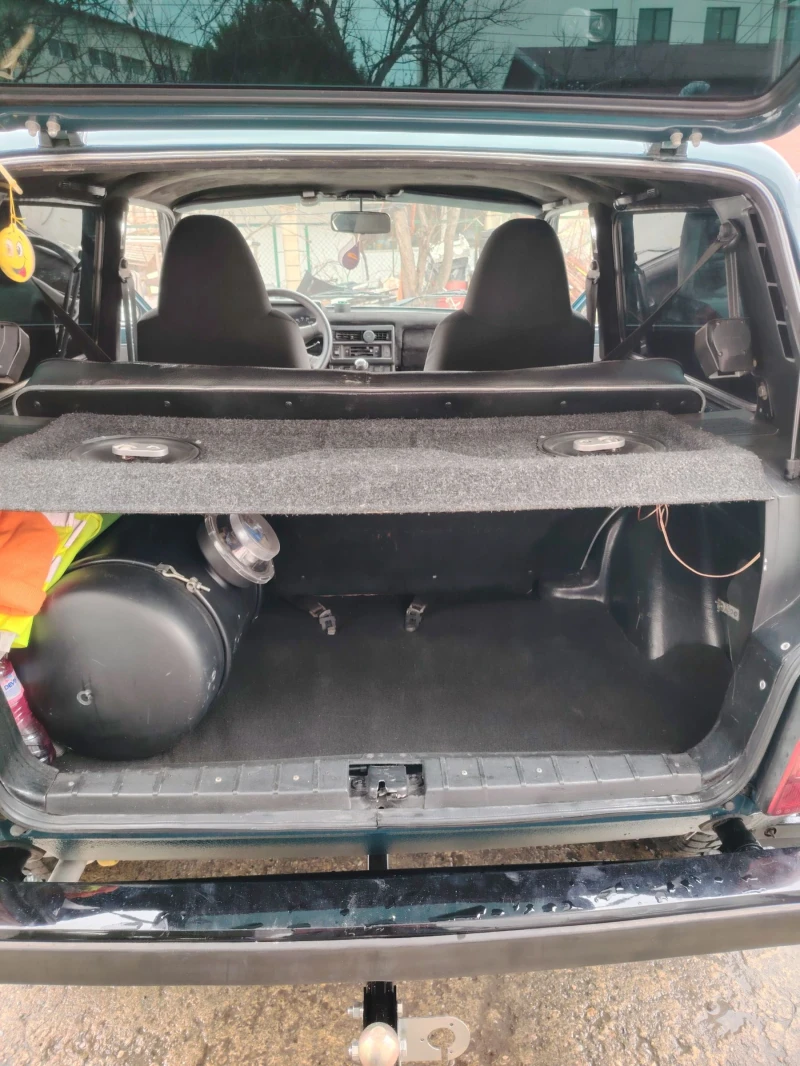 Lada Niva 1, 7 i, снимка 9 - Автомобили и джипове - 53445477