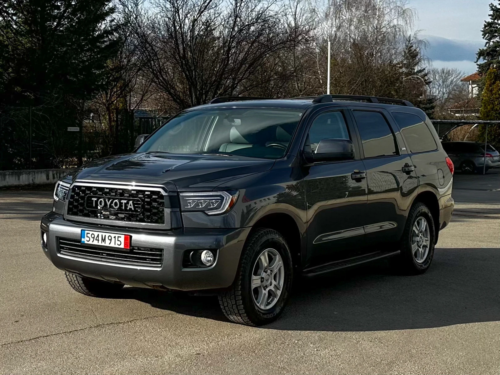 Toyota Sequoia 4WD 5.7L SR5, снимка 1