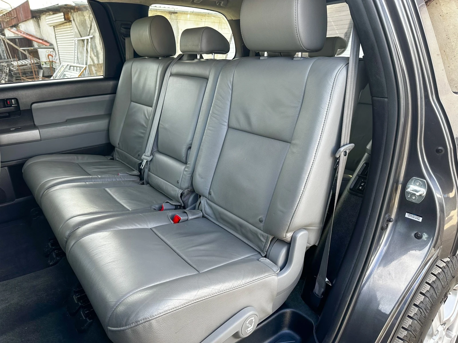 Toyota Sequoia 4WD 5.7L SR5 | Mobile.bg — изображение 16