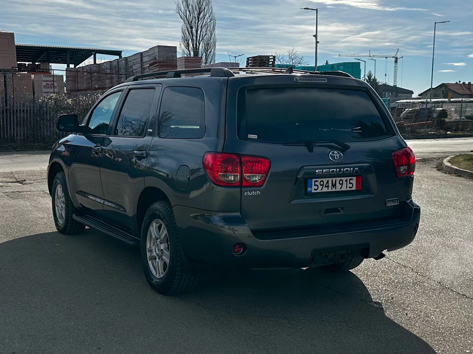 Toyota Sequoia 4WD 5.7L SR5 - изображение 7