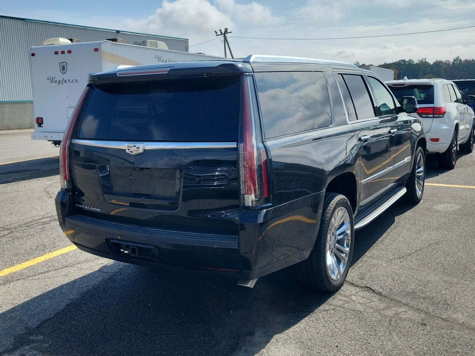 Cadillac Escalade PREMIUM LUXURY * * CARFAX * * АВТО КРЕДИТ * *  - изображение 3