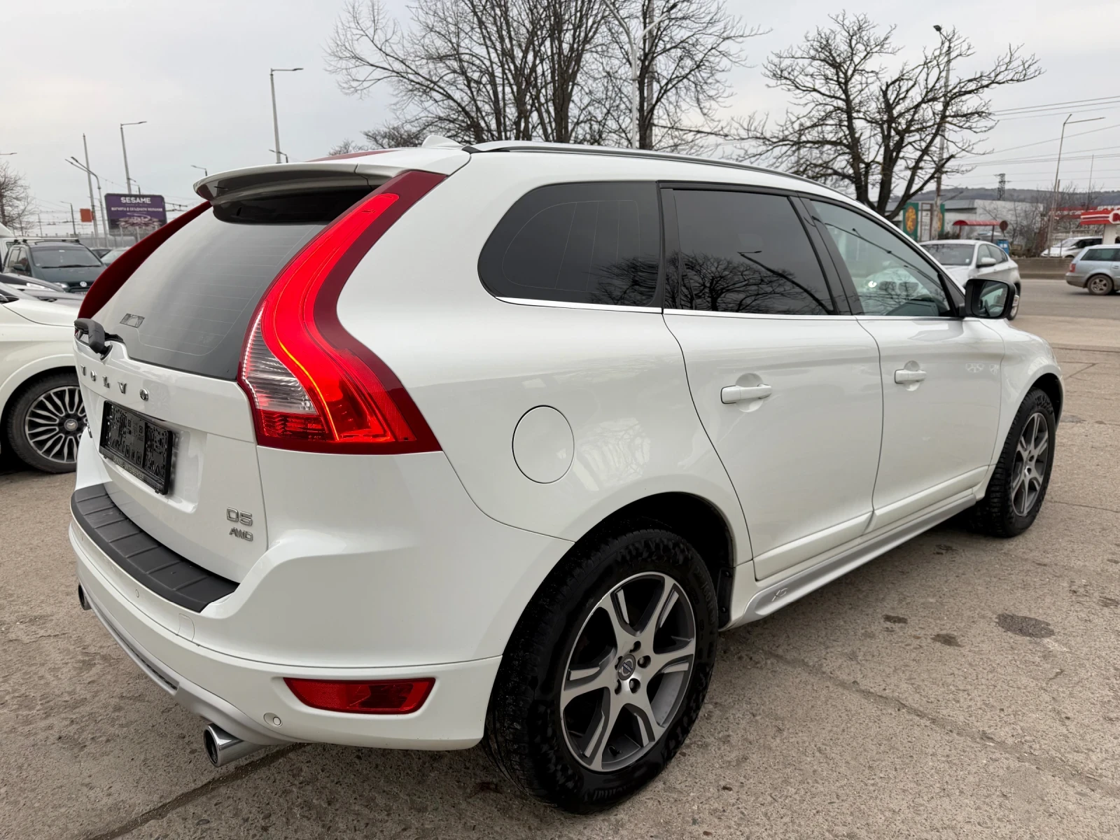 Volvo XC60 Crystal* R Design* D5* 4x4* Xenon* Automat* Navi* , снимка 5 - Автомобили и джипове - 53329068
