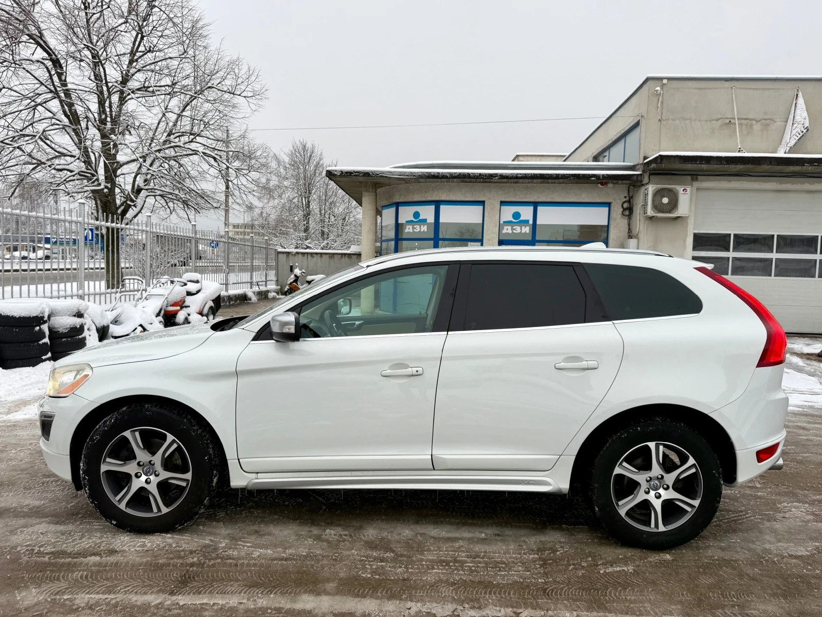 Volvo XC60 Crystal* R Design* D5* 4x4* Xenon* Automat* Navi*  - изображение 2