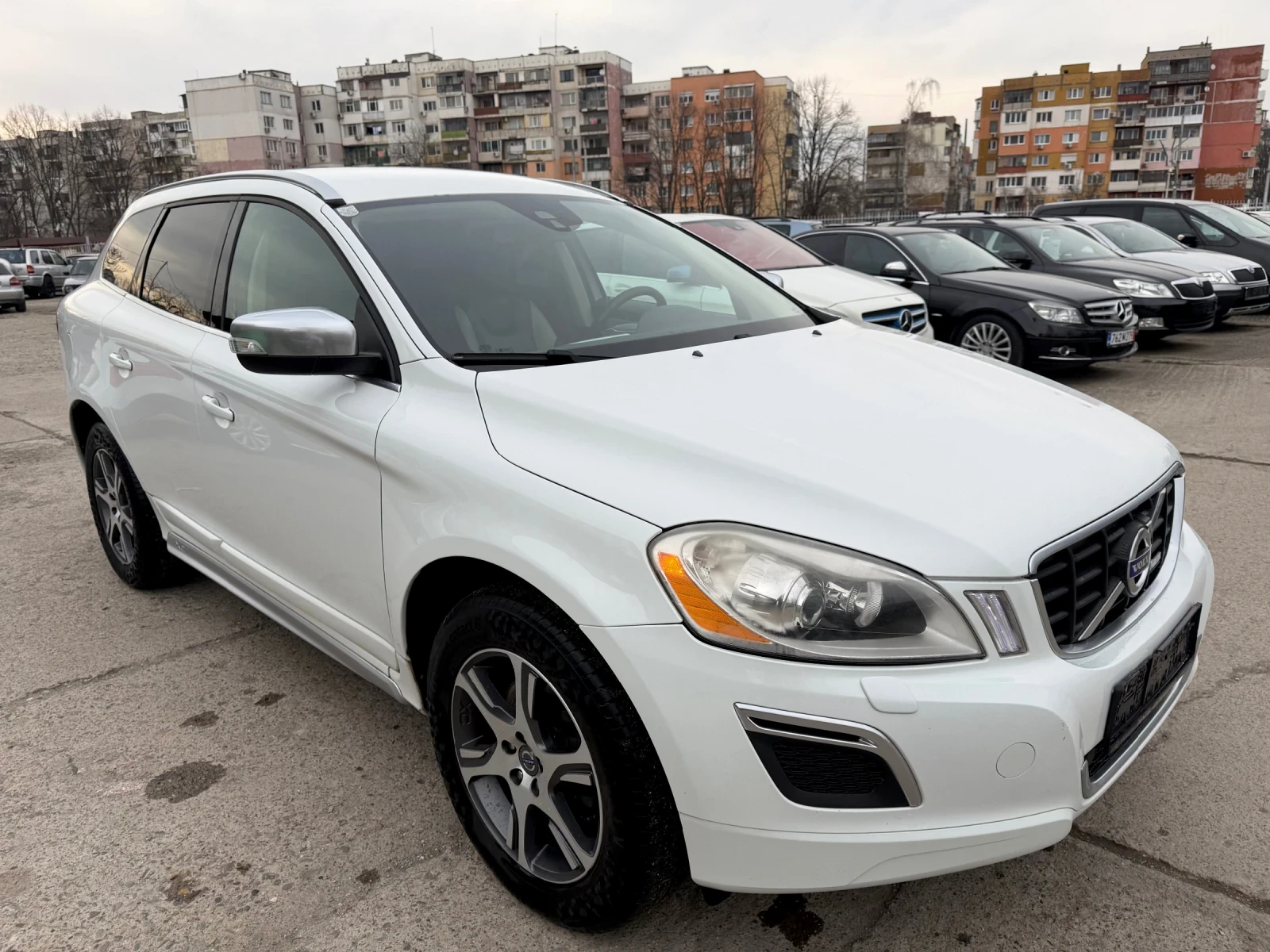 Volvo XC60 Crystal* R Design* D5* 4x4* Xenon* Automat* Navi* , снимка 6 - Автомобили и джипове - 53329068