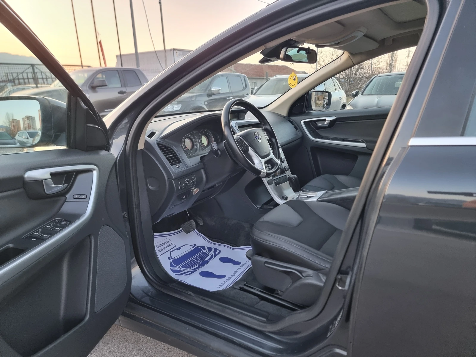 Volvo XC60 2.4 D5, снимка 10 - Автомобили и джипове - 53834171