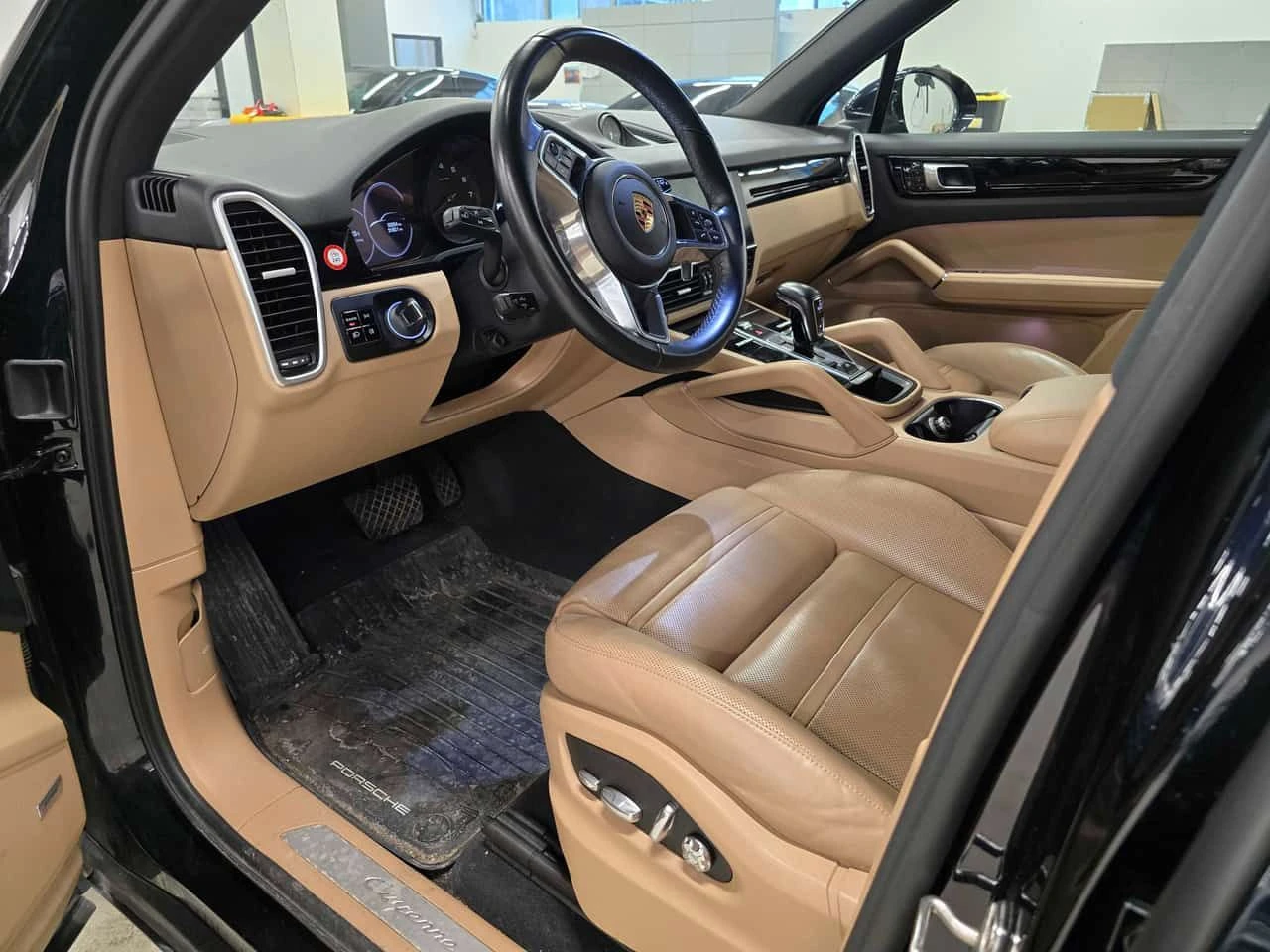 Porsche Cayenne AWD/ОБДУХ/ПОДГРЕВ/ПАНО+ ГУМИ/ОТ ПРЕДСТАВИТЕЛСТВО, снимка 7 - Автомобили и джипове - 53930174