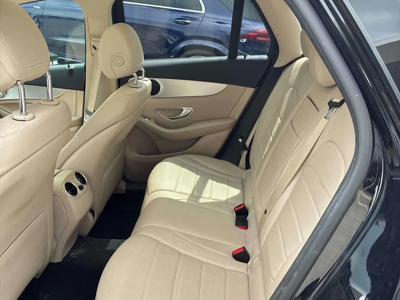 Mercedes-Benz GLC 300 * CARFAX * ОТ ПРЕДСТАВИТЕЛСТВО НА МЕРЦЕДЕС * , снимка 11 - Автомобили и джипове - 55588214