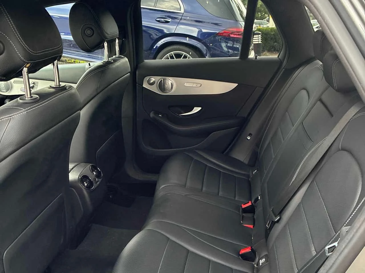 Mercedes-Benz GLC 300 * CARFAX * ОТ ПРЕДСТАВИТЕЛСТВО НА МЕРЦЕДЕС * , снимка 11 - Автомобили и джипове - 55588403