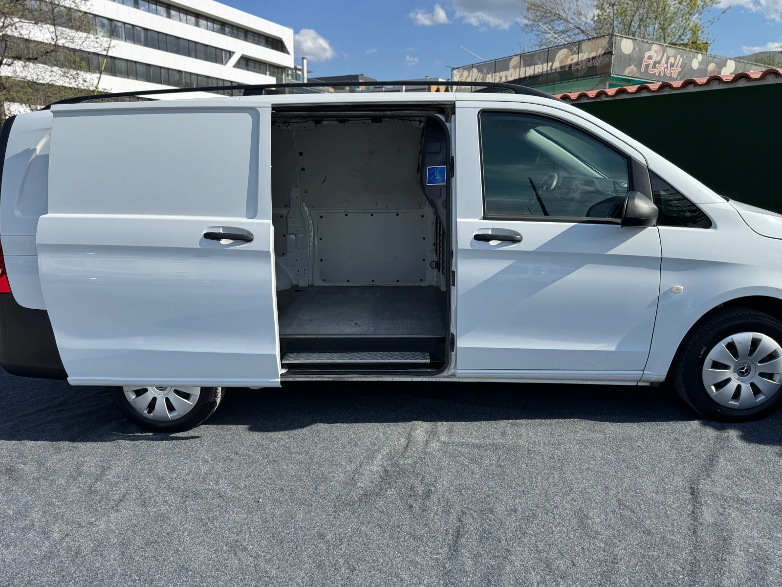 Mercedes-Benz Vito 116D АВТОМАТИК EURO-6 - изображение 7